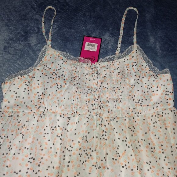 💰 3/$25.00 Spaghetti Strap Dressy Top Candies Jr. Large NWT-Retail $38.00. - Picture 3 of 8